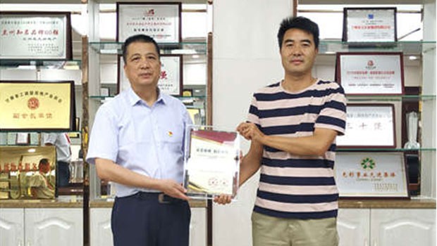 责任驱动生长 | 兰州拉斯维加斯游戏3499集团执行总裁朱宗宝荣获甘肃省抗击疫情“社会责任感企业（企业家）”称呼